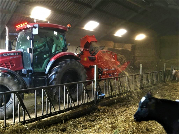 KUHN PRIMOR 2060H INSTROMACHINE VOOR MELKVEEHOUDERIJ VAN BEEK.