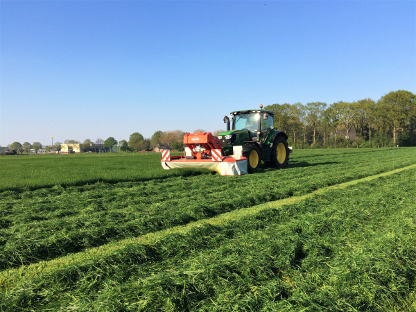 KUHN FC 313F -FF FRONTMAAIER VOOR FAM JANSSENS IN BAVEL.